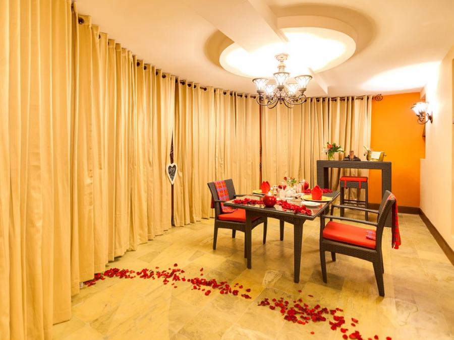 Honeymoon Suite